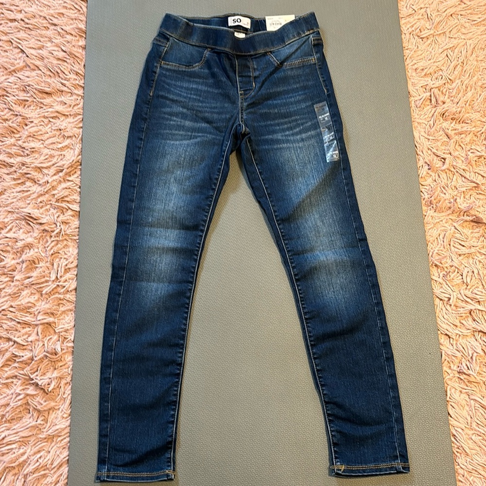 Girls brand new Size 12 mid rise pull on Jeggings dark blue wash. Super stretch.